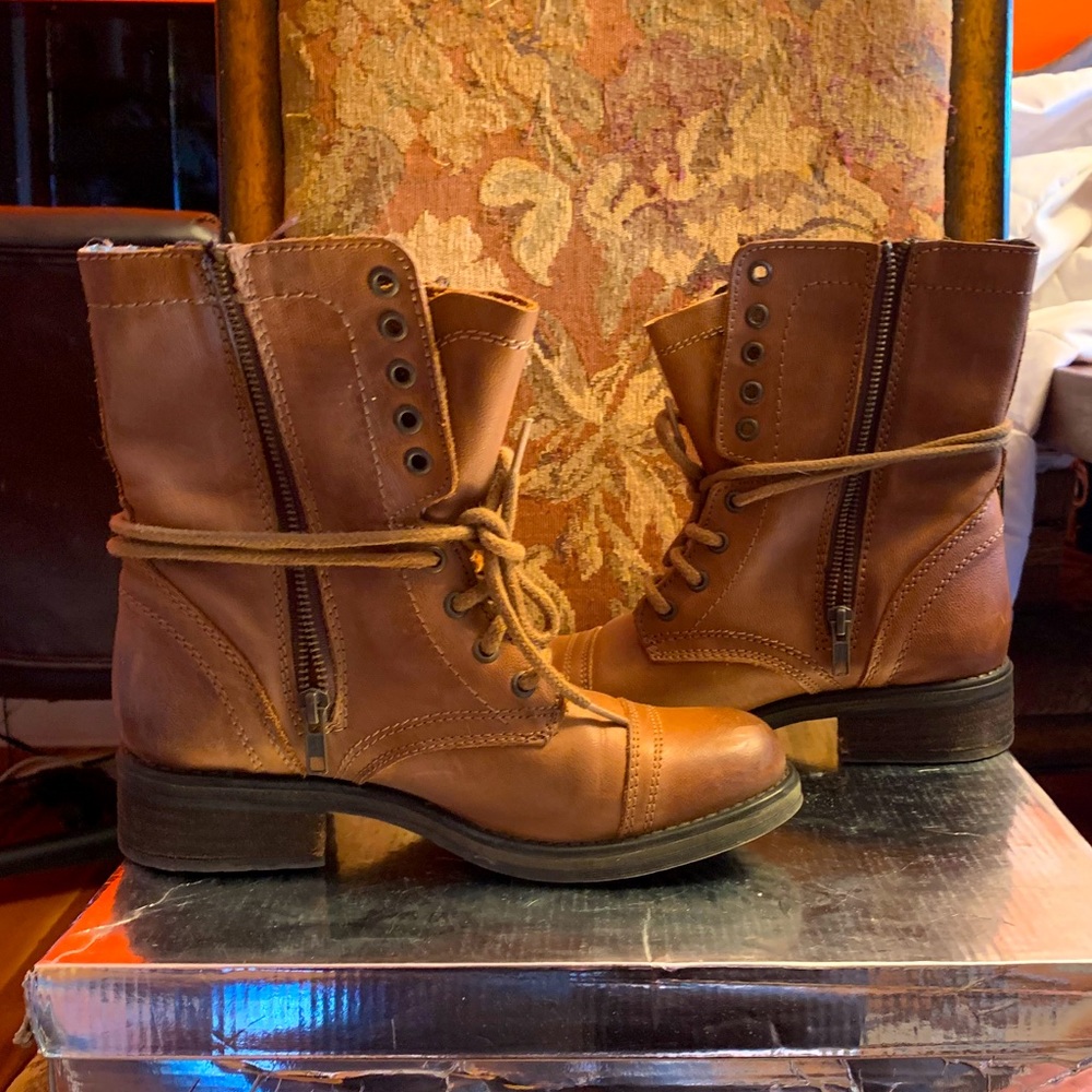 Steve Madden brown lace up boots